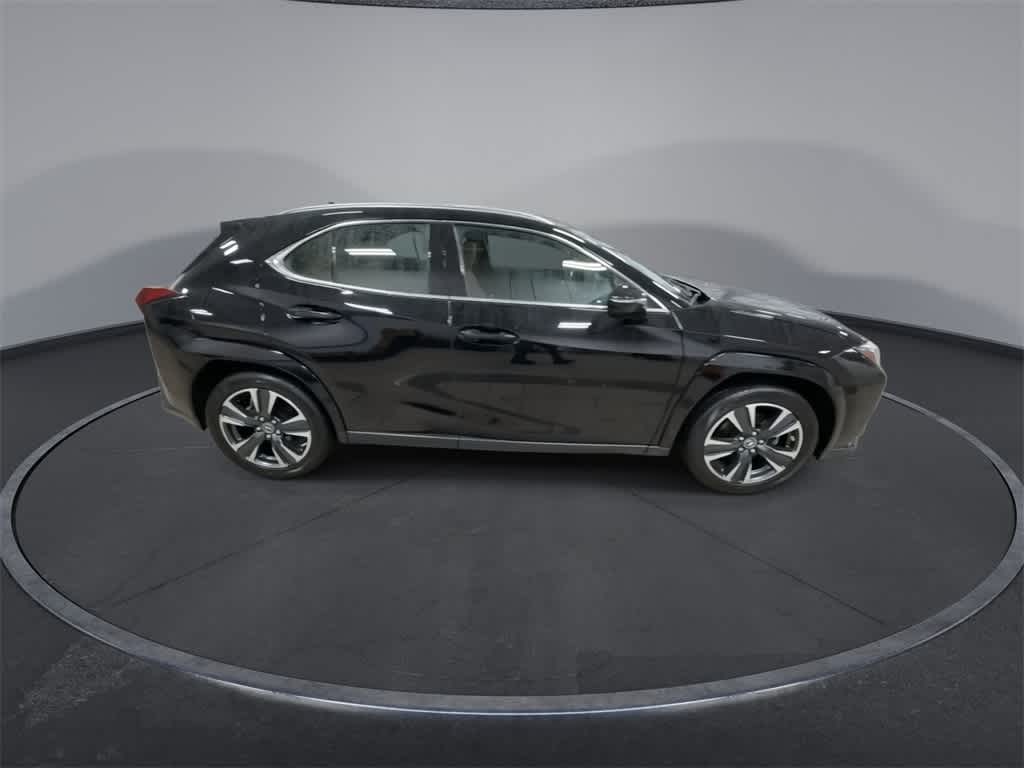 Thumbnail: 2024 Lexus UX - 9