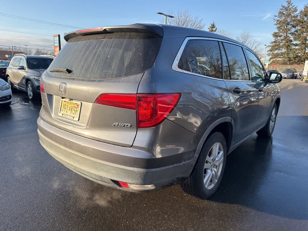 Thumbnail: 2016 Honda Pilot - 4