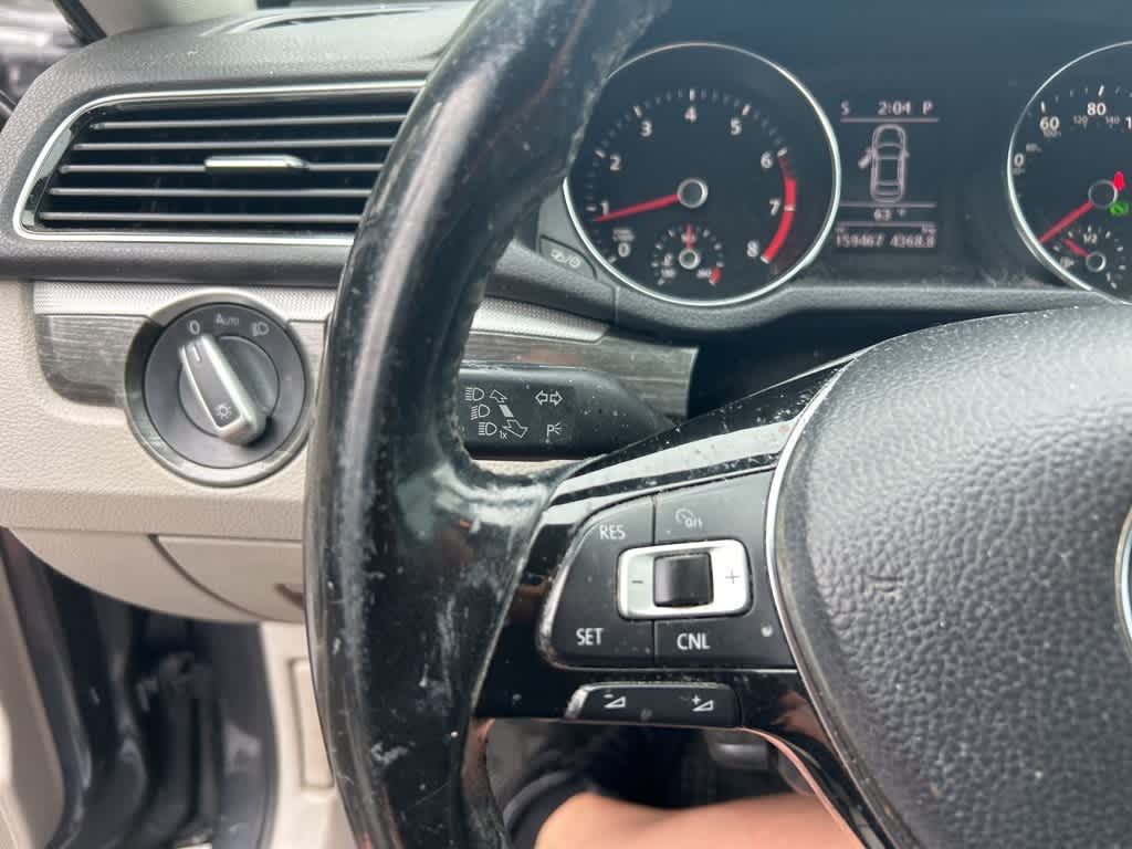2017 Volkswagen Passat SE 22