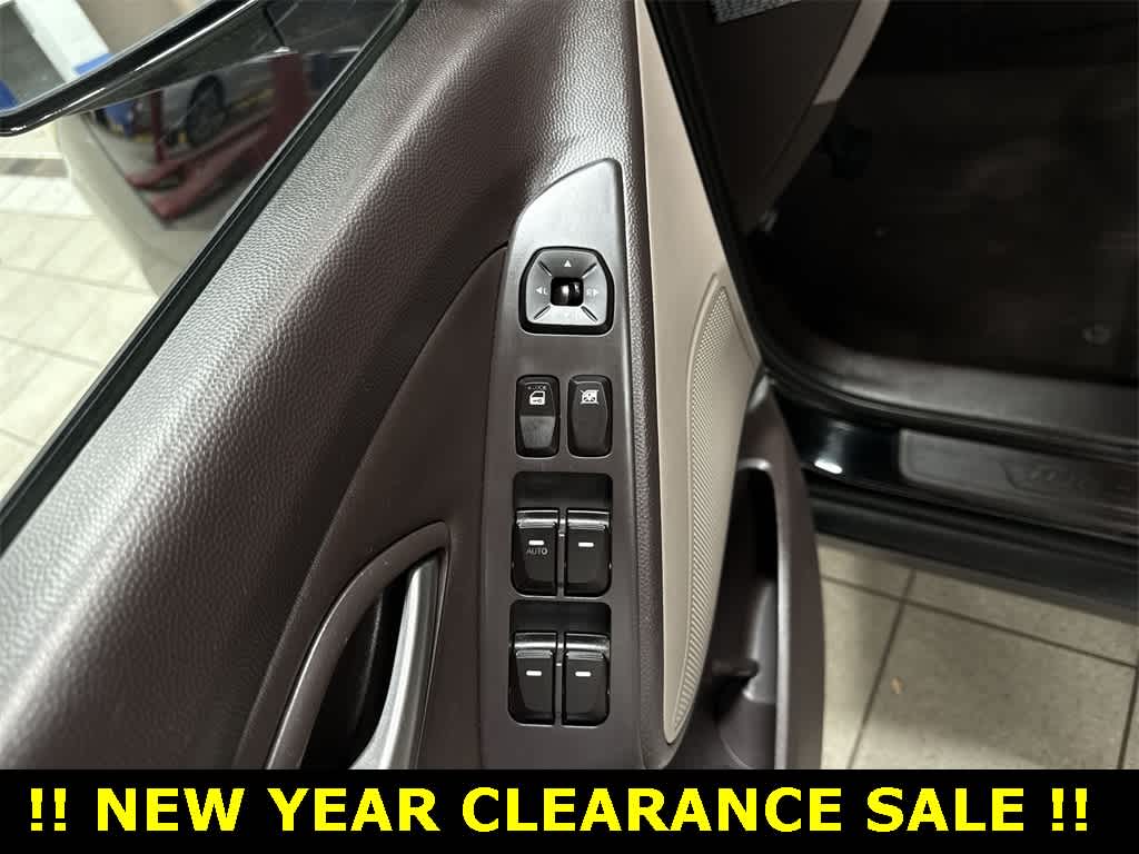 Thumbnail: 2011 Hyundai Tucson - 23