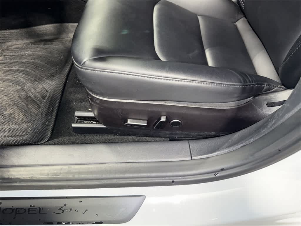 Thumbnail: 2023 Tesla Model 3 - 23