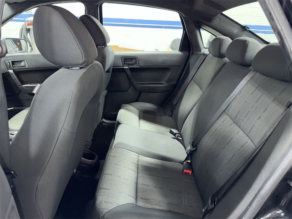 Thumbnail: 2010 Ford Focus - 17