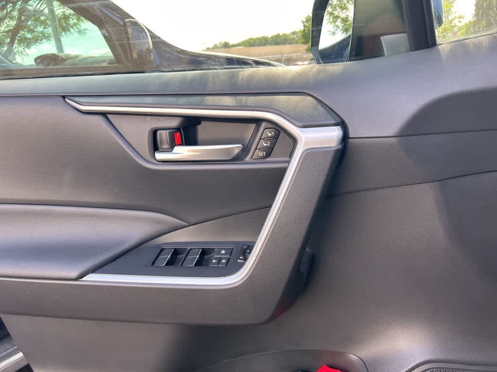 Thumbnail: 2021 Toyota RAV4 - 10