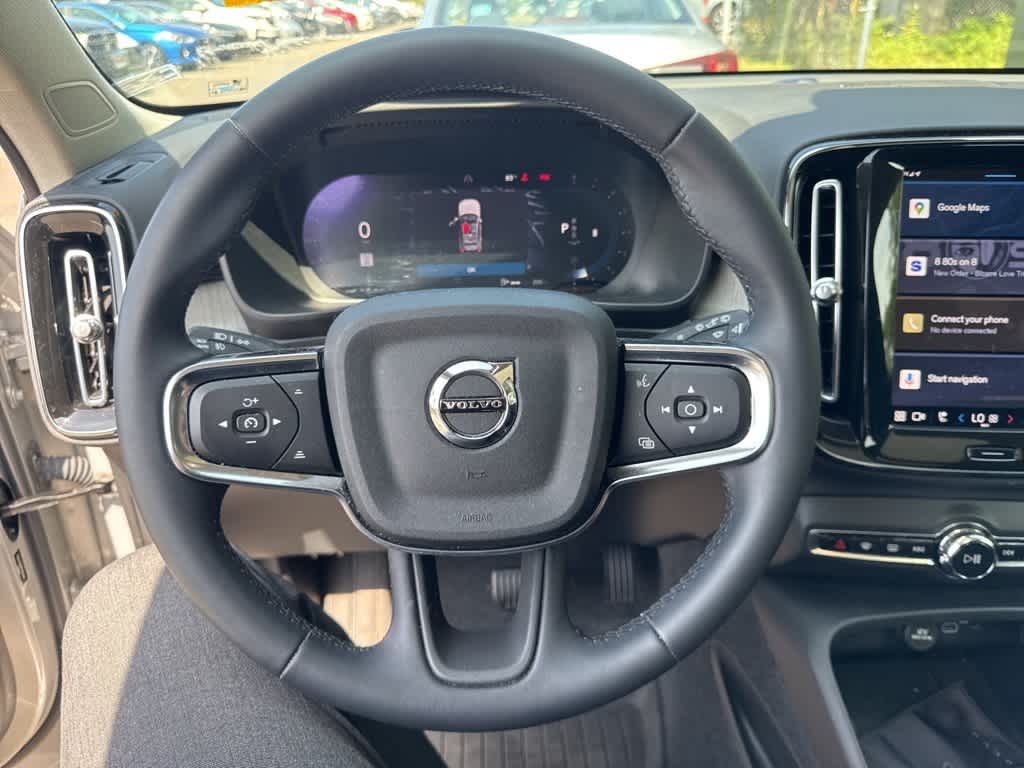 Thumbnail: 2023 Volvo XC40 - 10