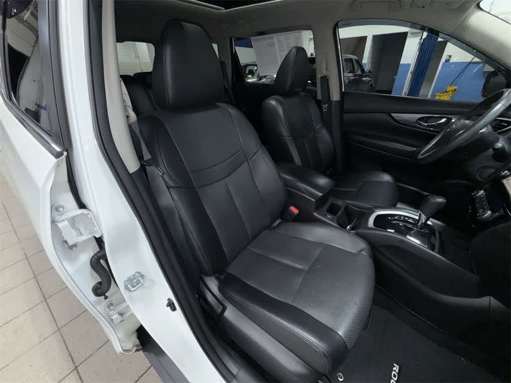 Thumbnail: 2015 Nissan Rogue - 16