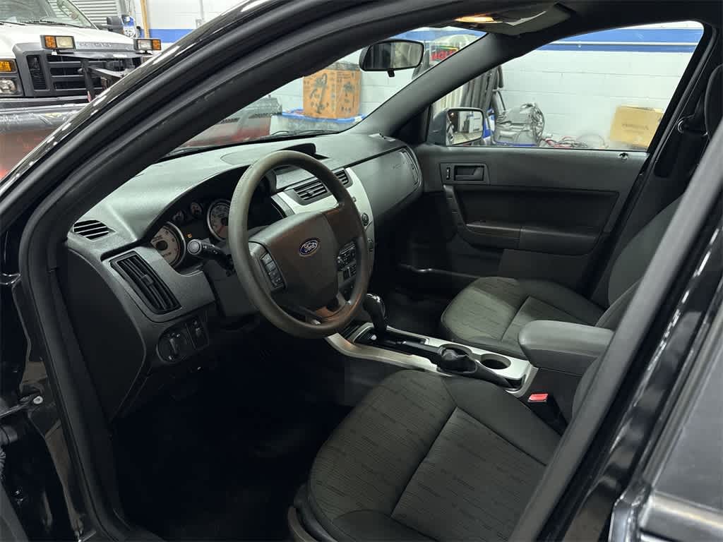 Thumbnail: 2010 Ford Focus - 26