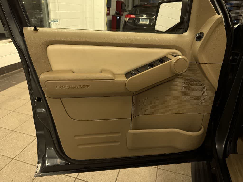 Thumbnail: 2010 Ford Explorer - 31