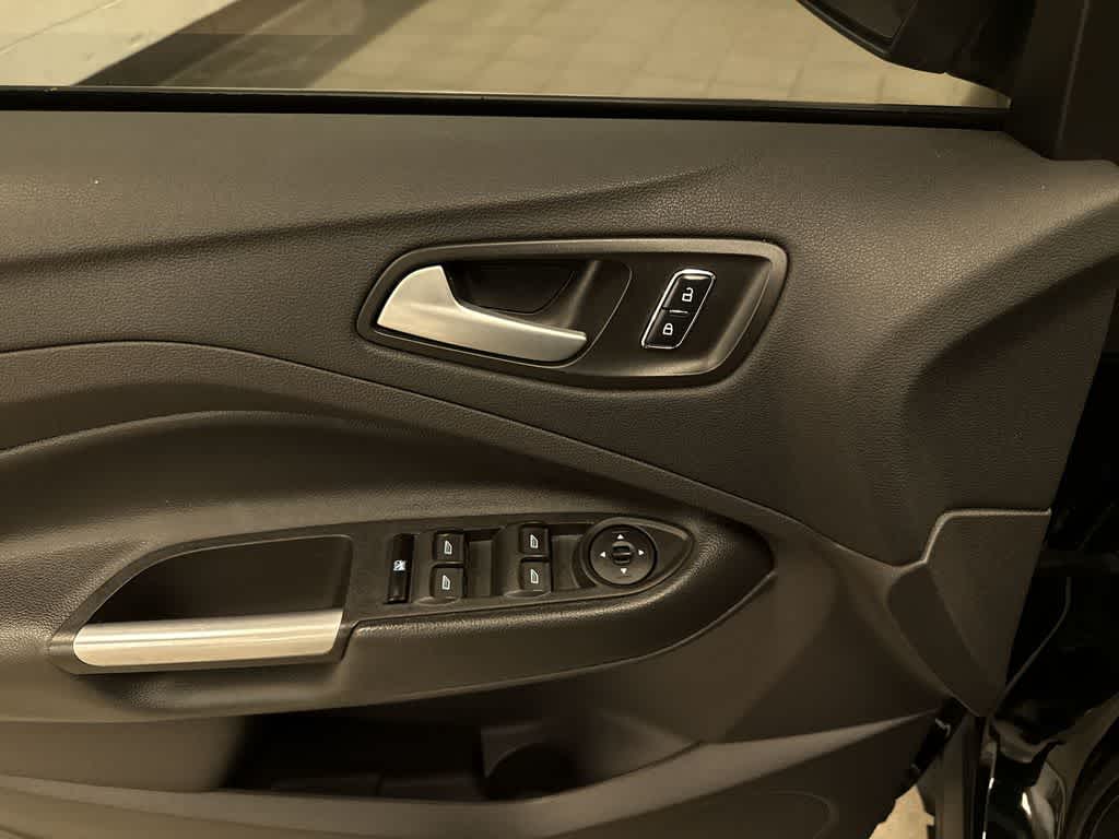 Thumbnail: 2016 Ford Escape - 22