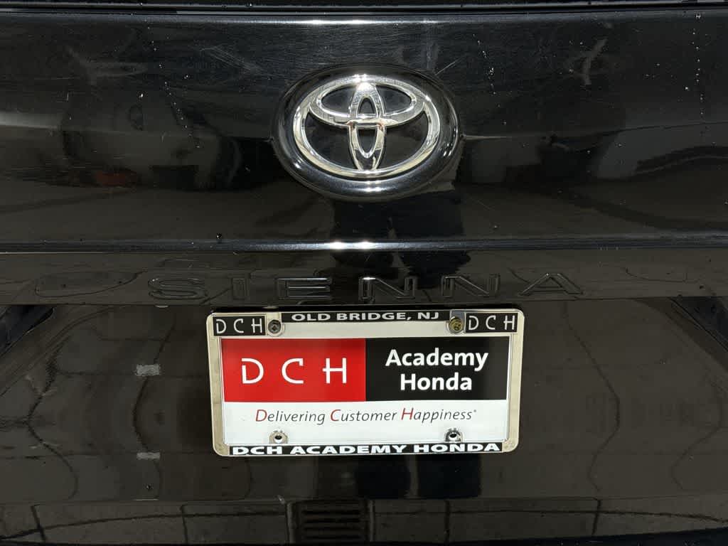 Thumbnail: 2014 Toyota Sienna - 27