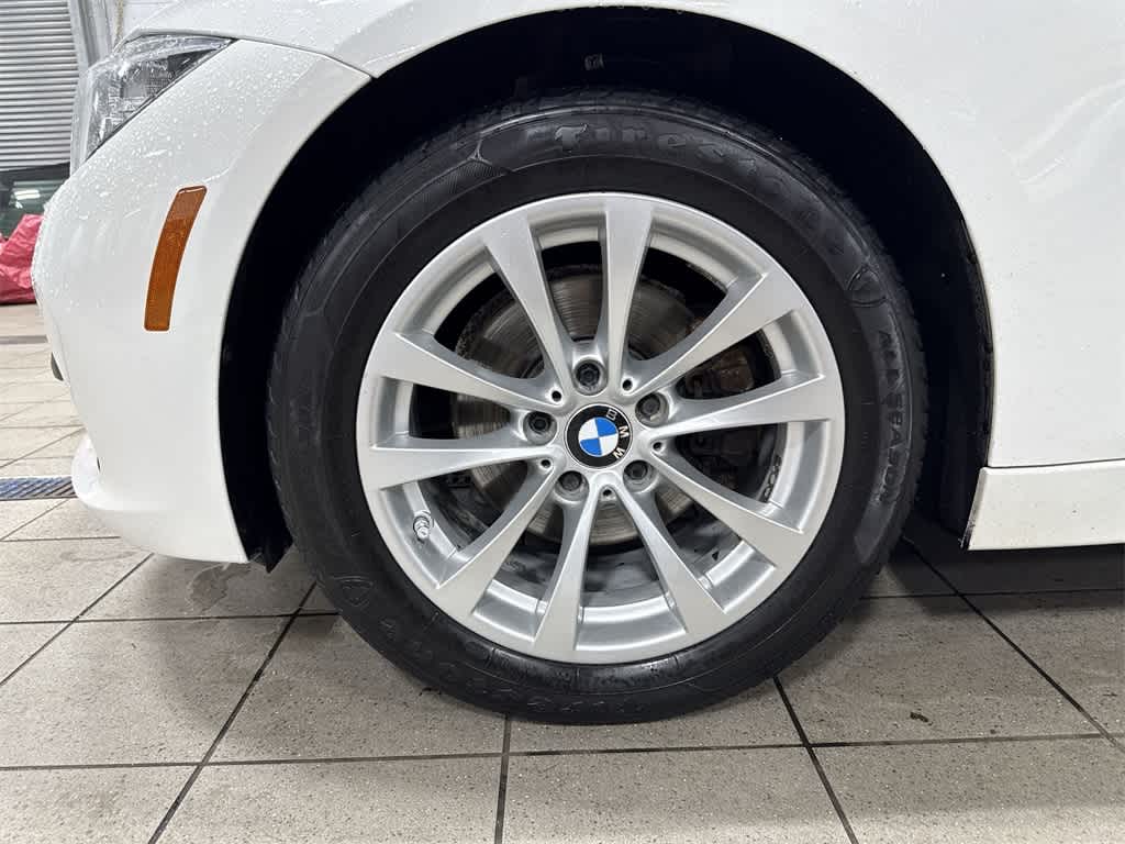 Thumbnail: 2017 BMW 3 Series - 10