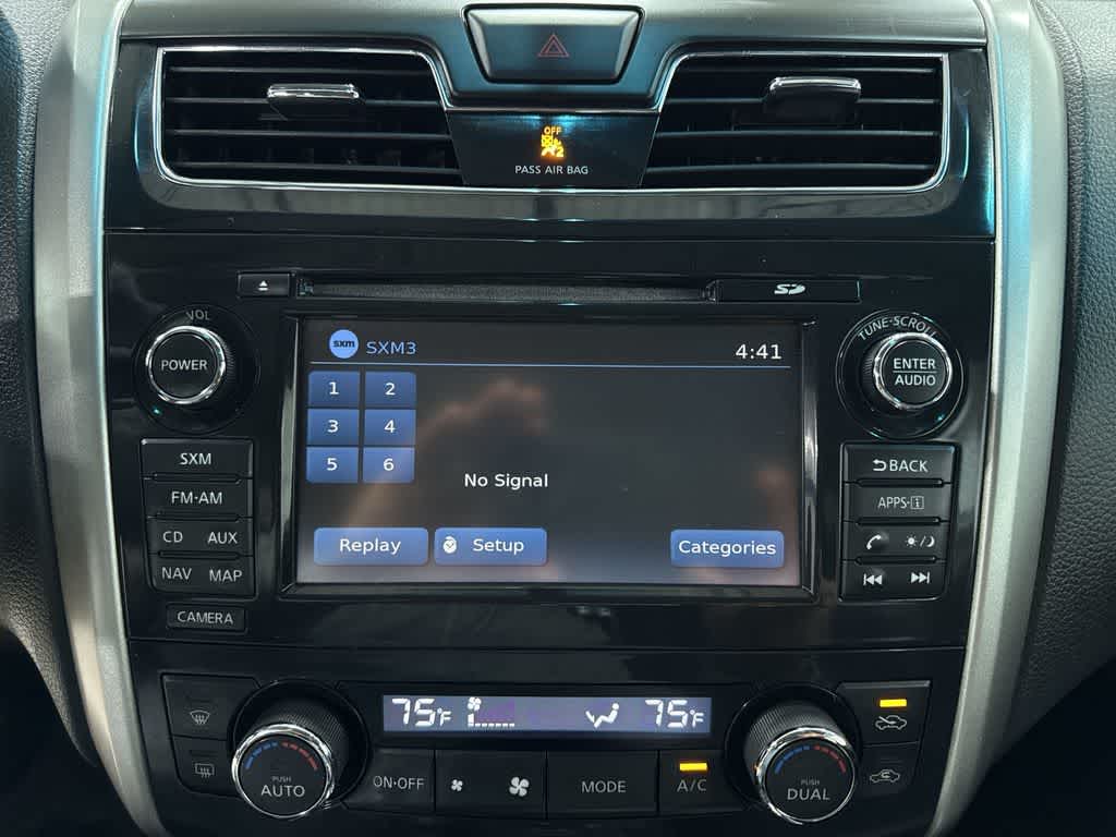 Thumbnail: 2015 Nissan Altima - 21