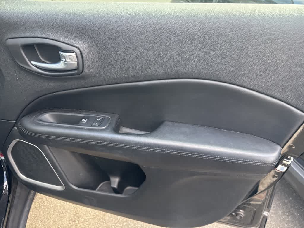 Thumbnail: 2019 Jeep Compass - 15