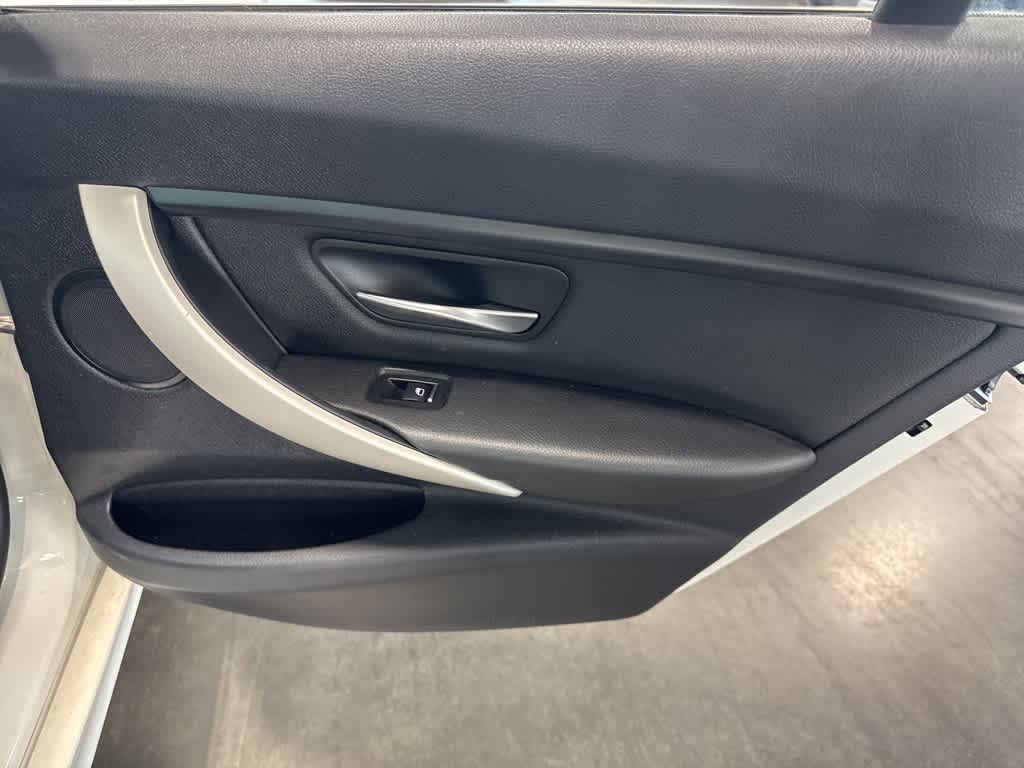 2017 BMW 3 Series 320i xDrive 20