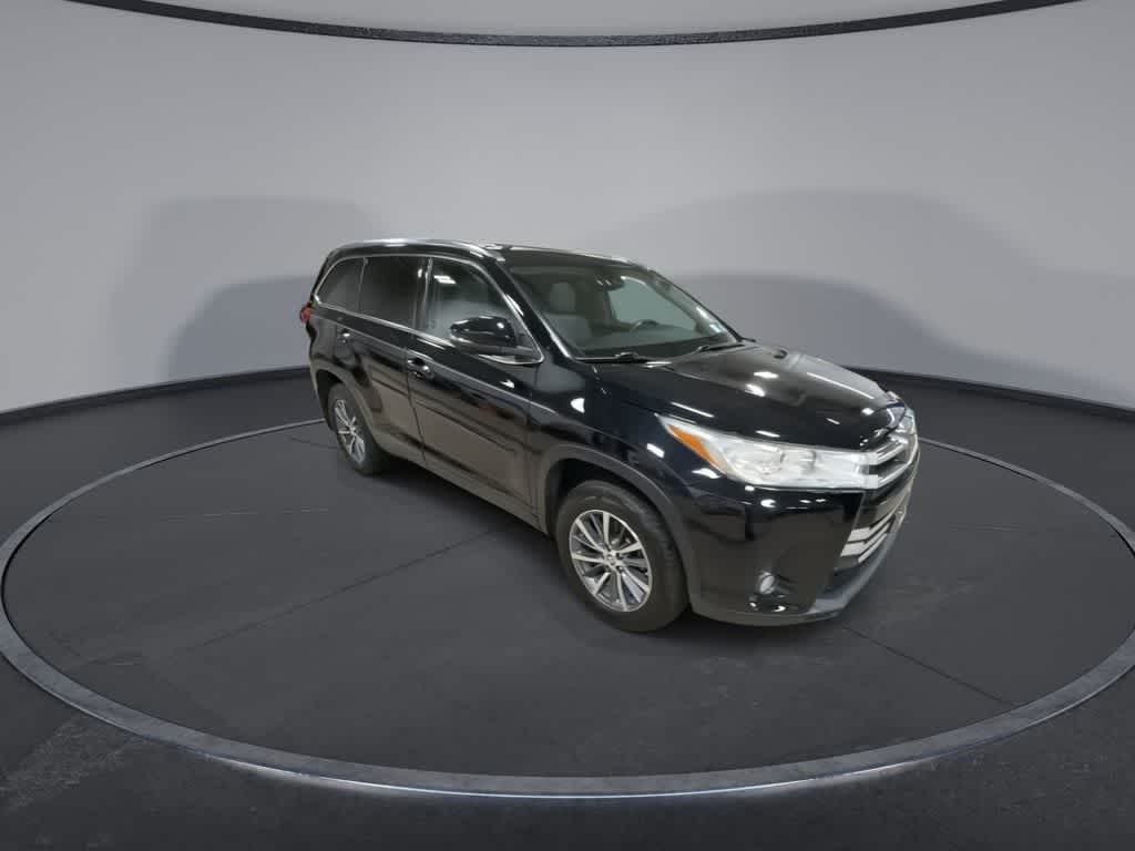 Thumbnail: 2019 Toyota Highlander - 2