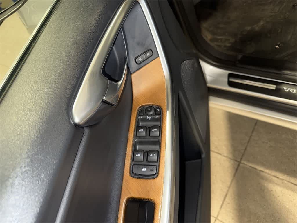 Thumbnail: 2017 Volvo XC60 - 22