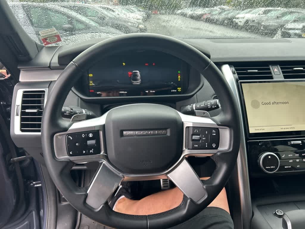 Thumbnail: 2024 Land Rover Discovery - 17