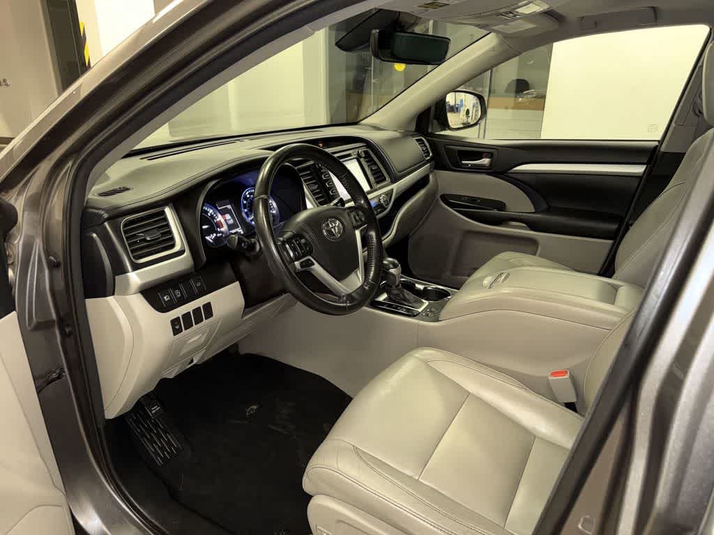 Thumbnail: 2017 Toyota Highlander - 31