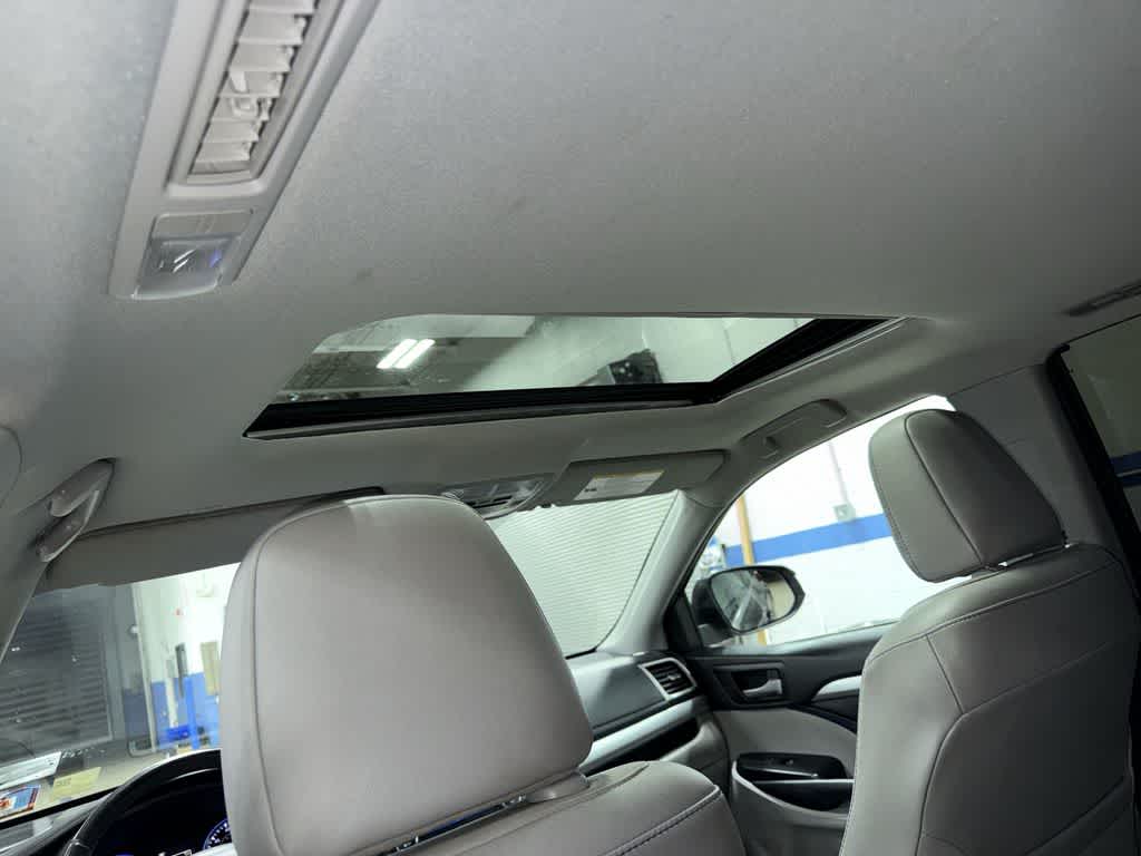 Thumbnail: 2019 Toyota Highlander - 26
