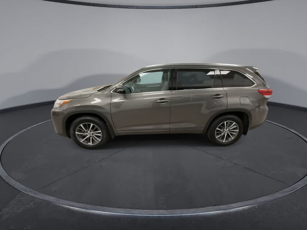 Thumbnail: 2017 Toyota Highlander - 5