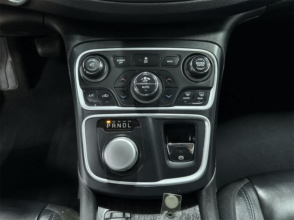 Thumbnail: 2015 Chrysler 200 - 21