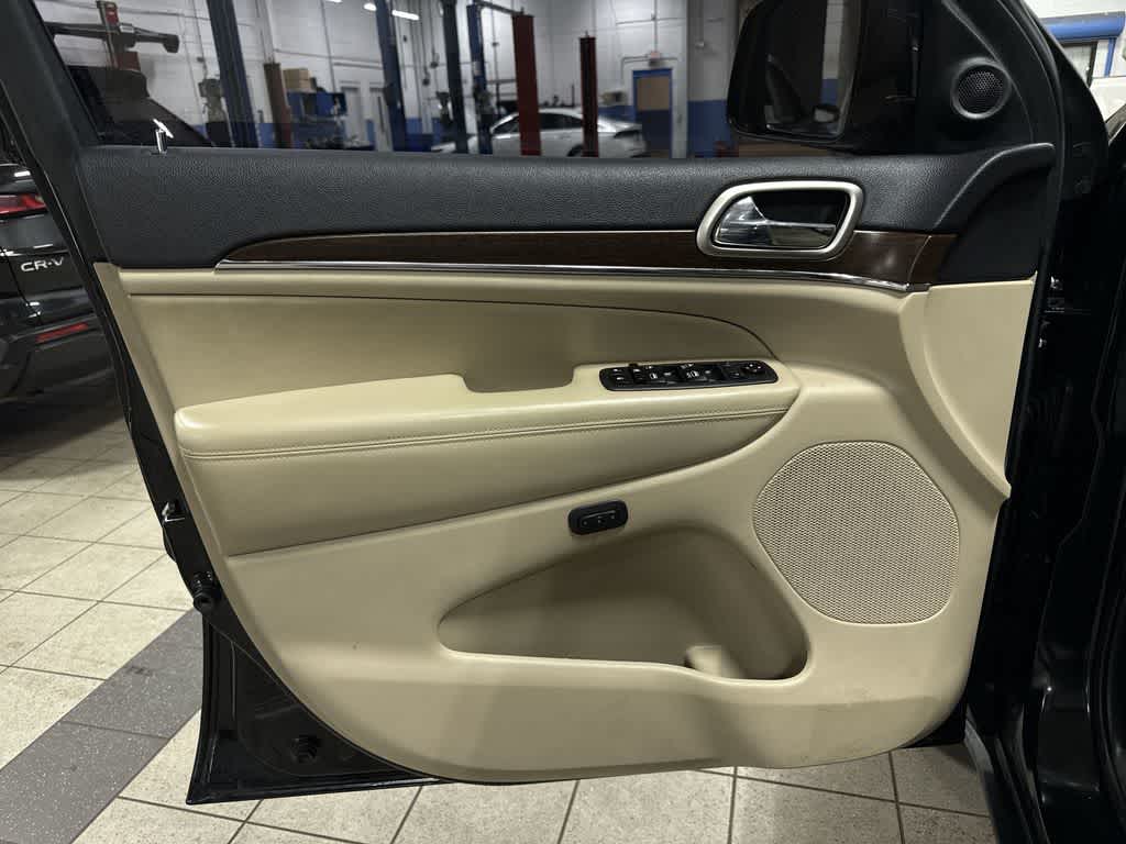 Thumbnail: 2015 Jeep Grand Cherokee - 33