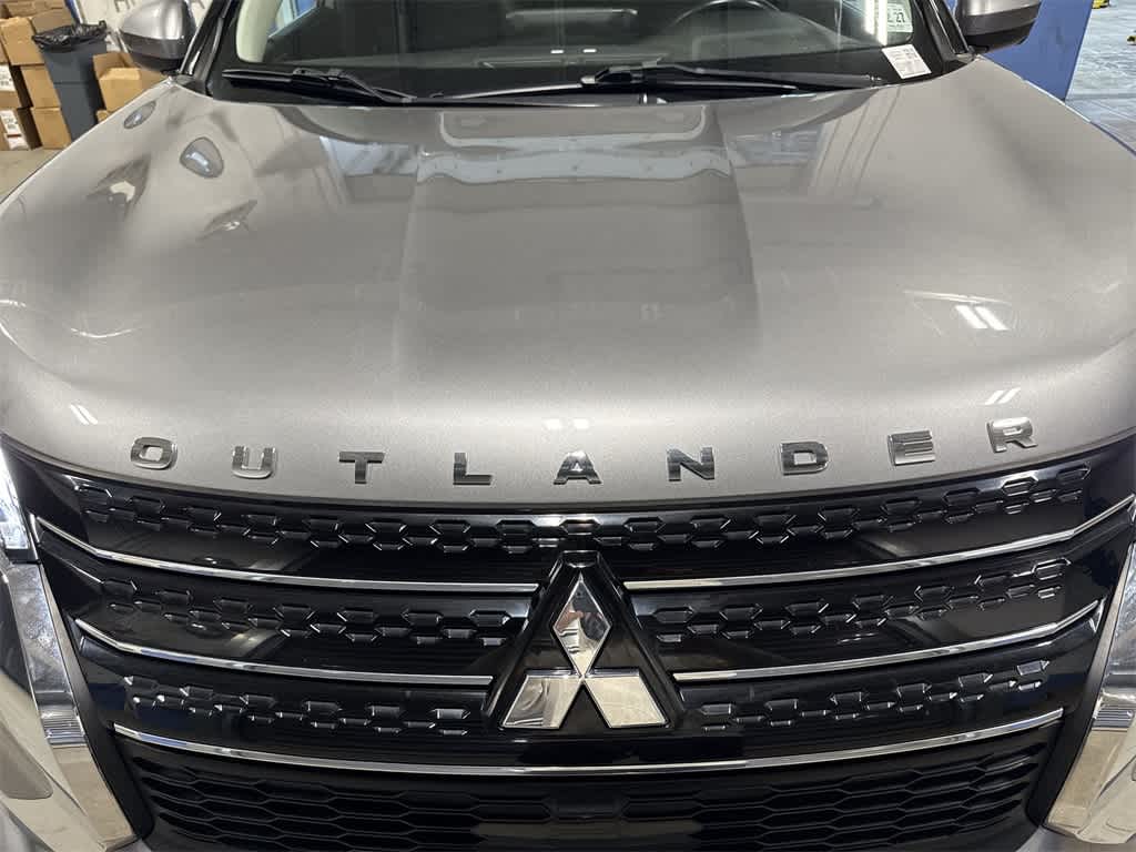 Thumbnail: 2023 Mitsubishi Outlander - 27