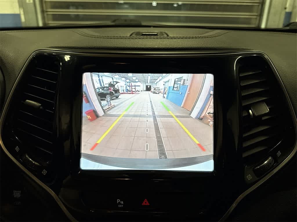 Thumbnail: 2020 Jeep Cherokee - 24