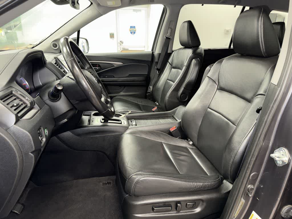 Thumbnail: 2019 Honda Pilot - 15
