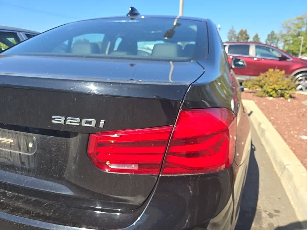 Thumbnail: 2018 BMW 3 Series - 9