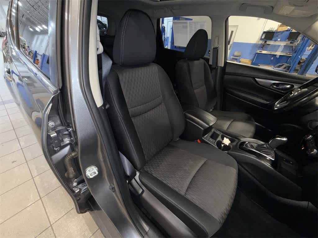 Thumbnail: 2019 Nissan Rogue - 16