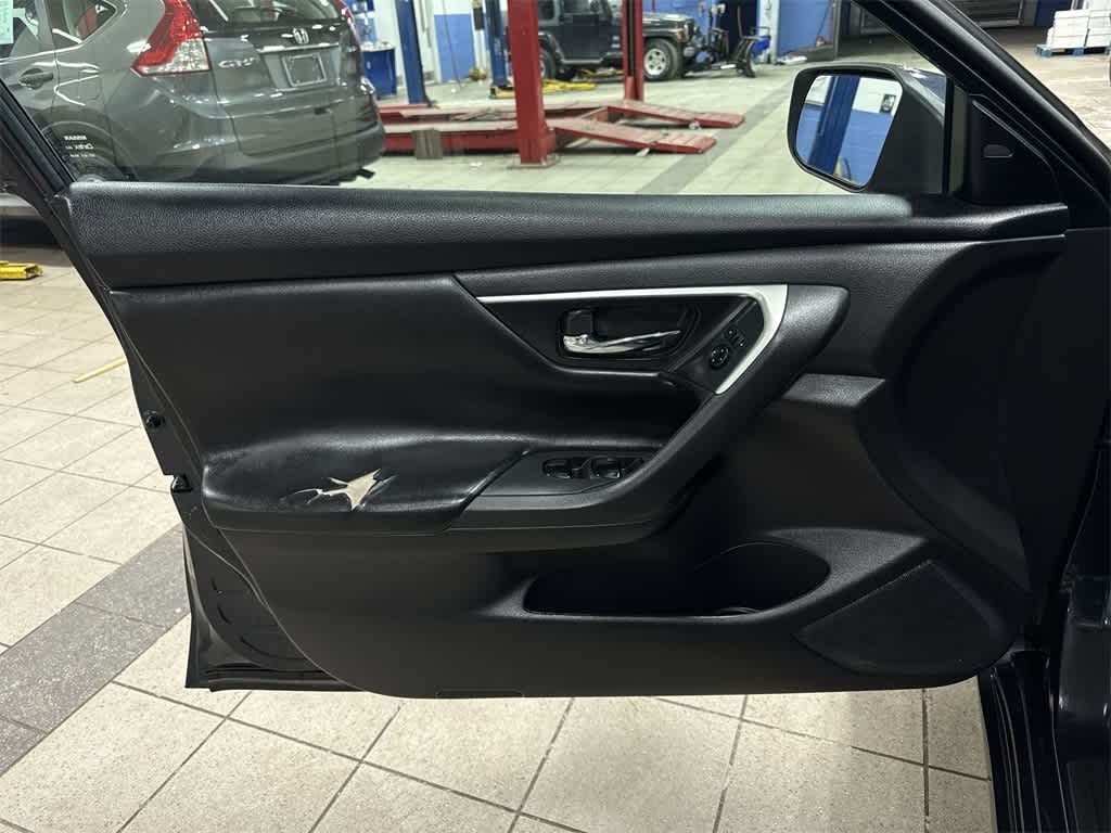 Thumbnail: 2017 Nissan Altima - 29