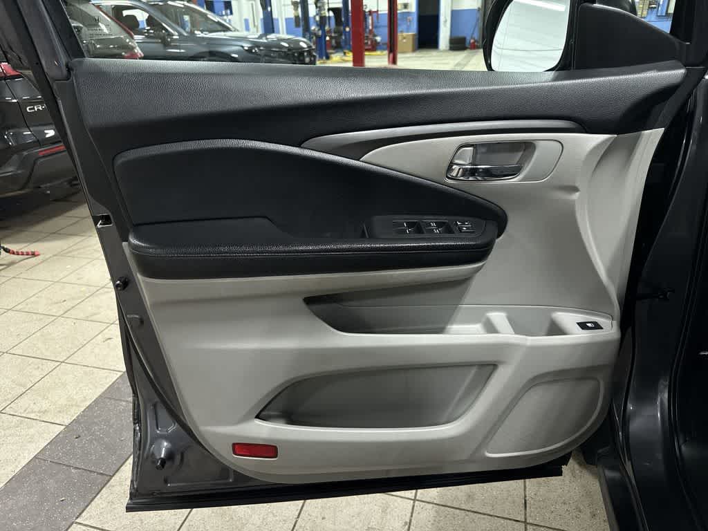 Thumbnail: 2016 Honda Pilot - 30