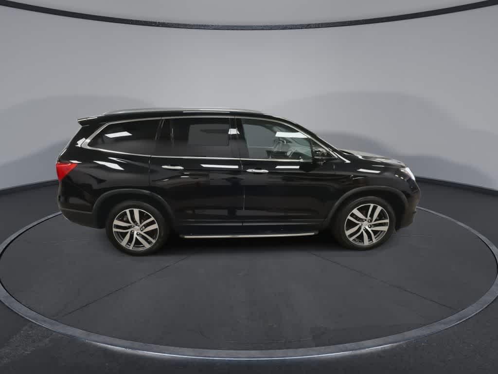 Thumbnail: 2017 Honda Pilot - 9
