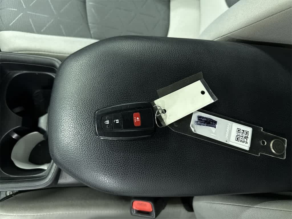 Thumbnail: 2021 Toyota RAV4 - 31