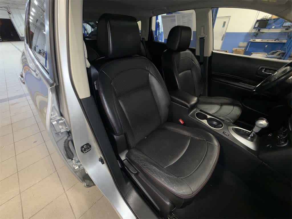 Thumbnail: 2011 Nissan Rogue - 16