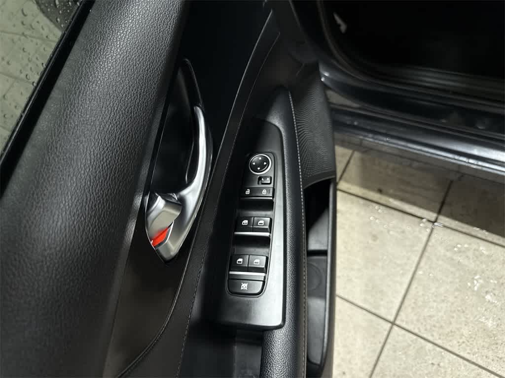 Thumbnail: 2023 Kia Forte - 23