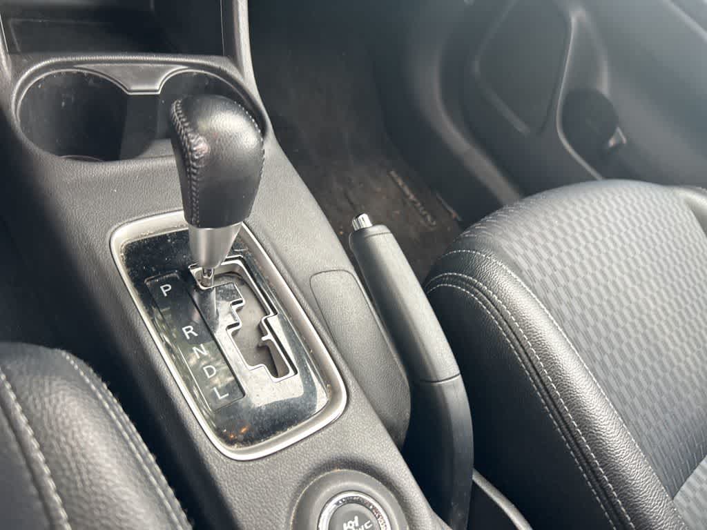 Thumbnail: 2015 Mitsubishi Outlander - 26