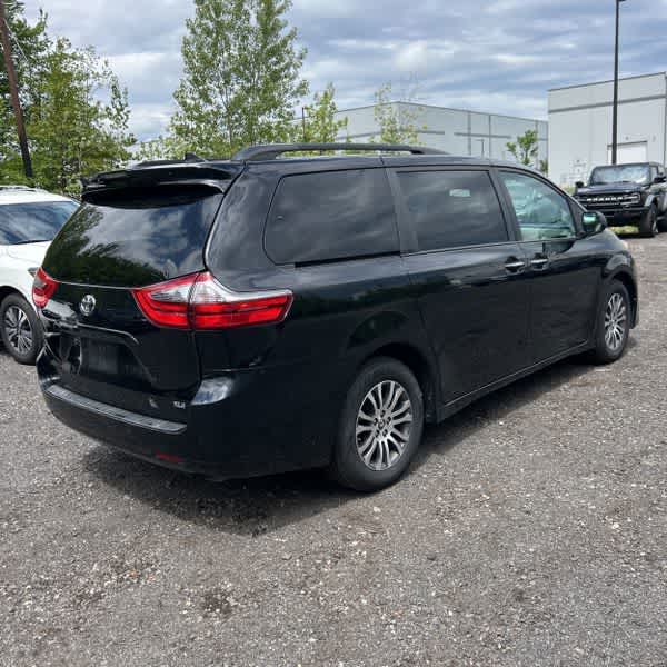 Thumbnail: 2020 Toyota Sienna - 8