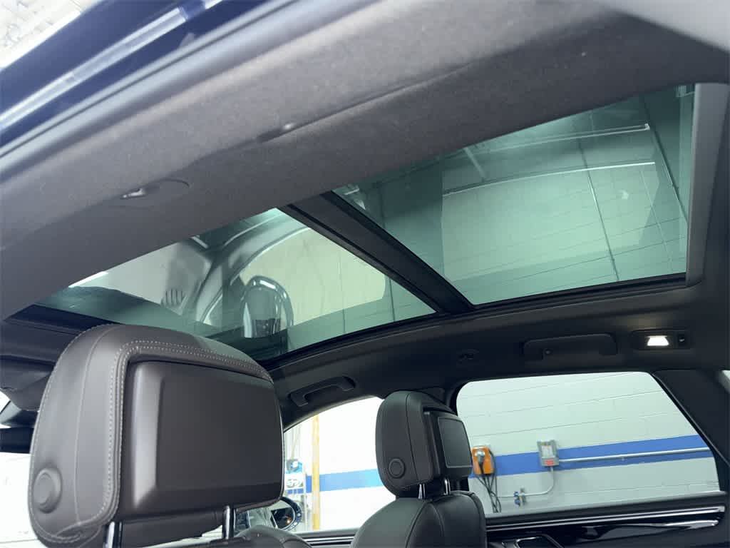 Thumbnail: 2019 Porsche Macan - 25