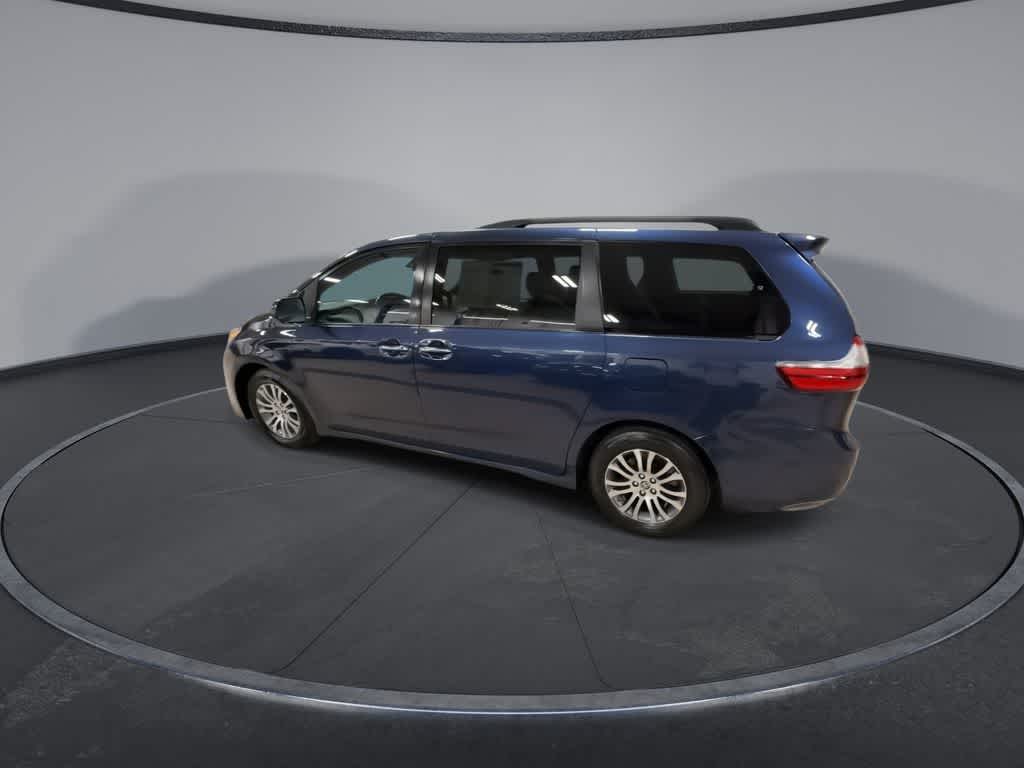 Thumbnail: 2020 Toyota Sienna - 6