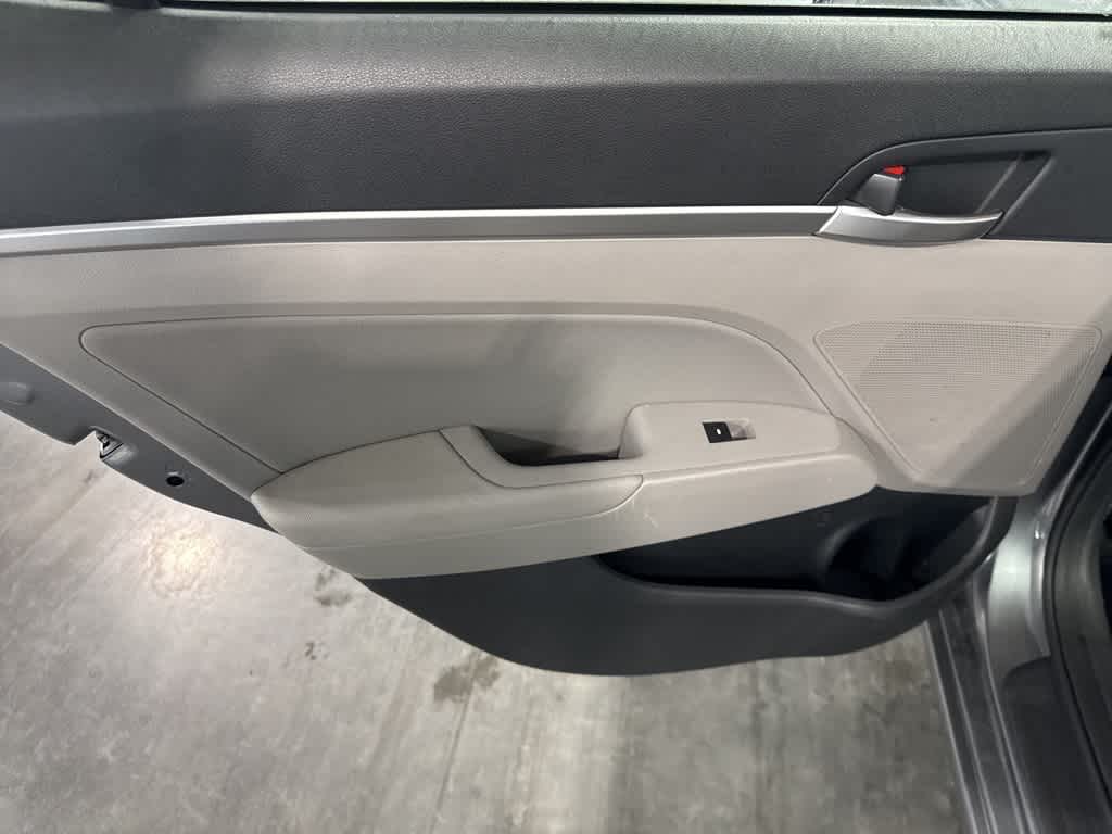 2019 Hyundai Elantra SEL 16