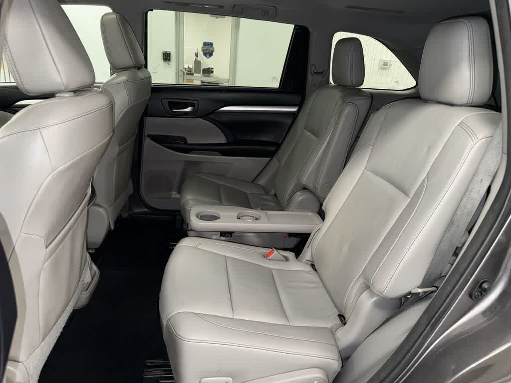 Thumbnail: 2017 Toyota Highlander - 17