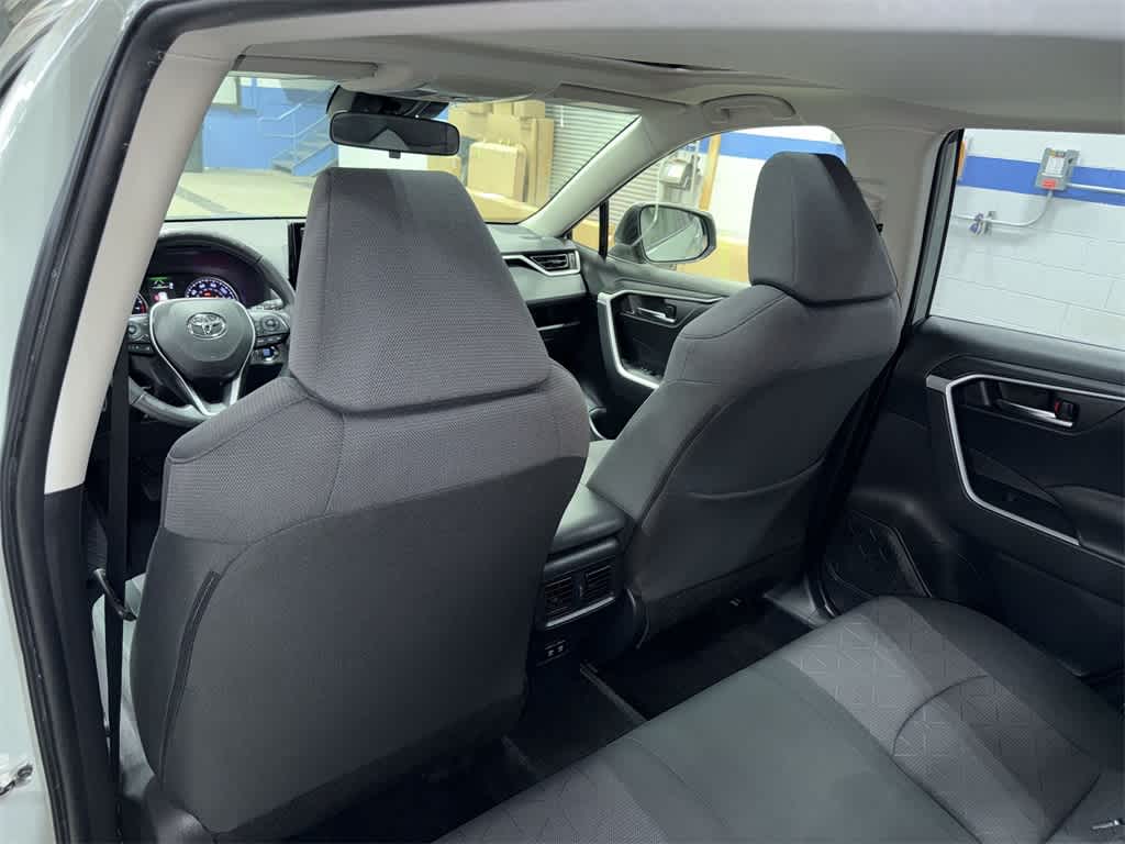 Thumbnail: 2019 Toyota RAV4 - 28