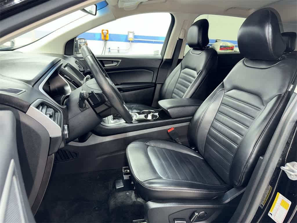 Thumbnail: 2017 Ford Edge - 15