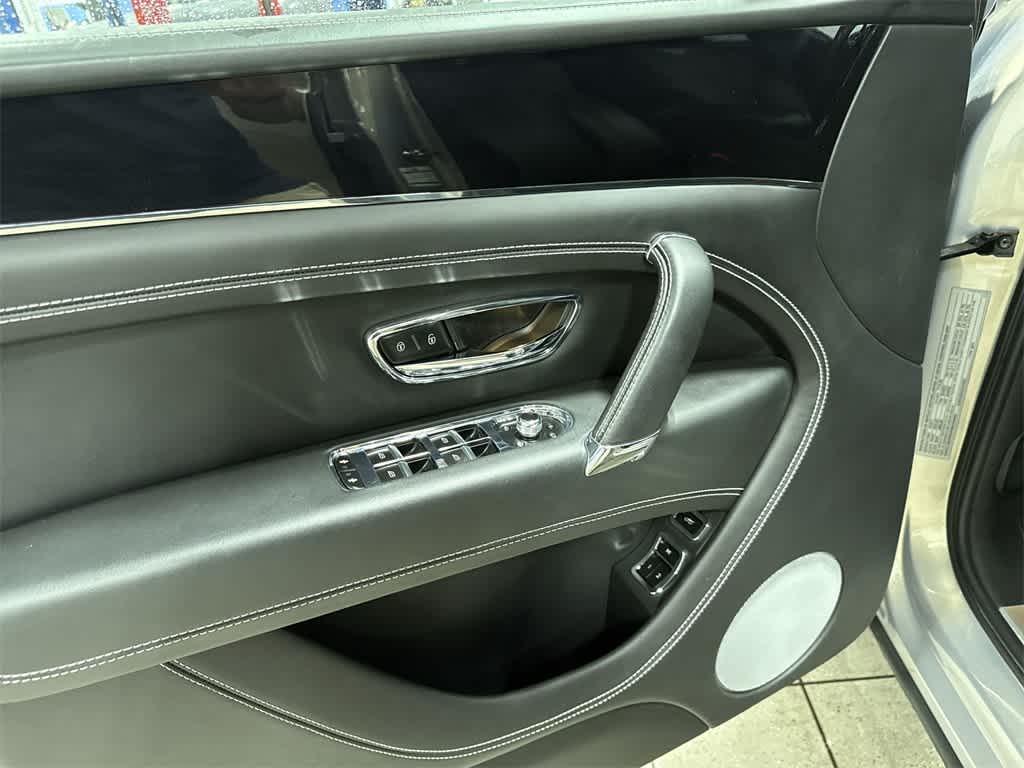 Thumbnail: 2018 Bentley Bentayga - 23