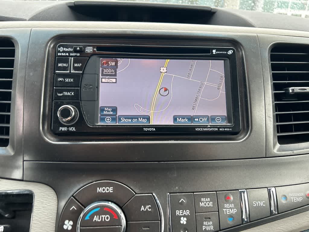 Thumbnail: 2014 Toyota Sienna - 25