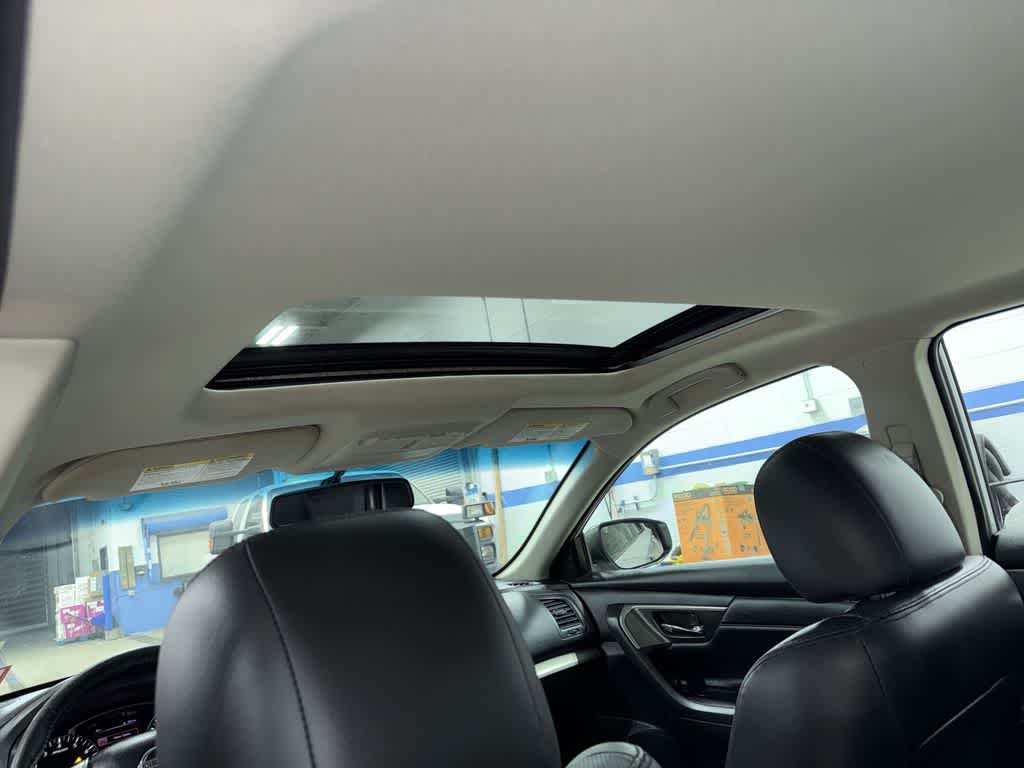 Thumbnail: 2015 Nissan Altima - 25