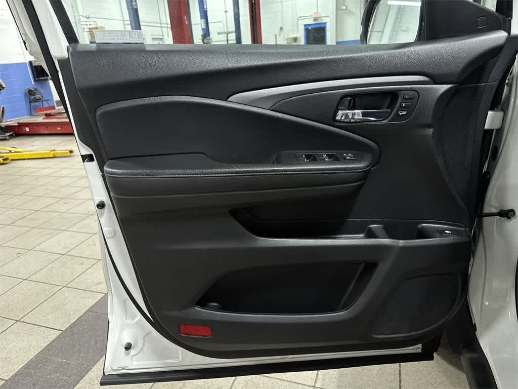 Thumbnail: 2023 Honda Ridgeline - 31