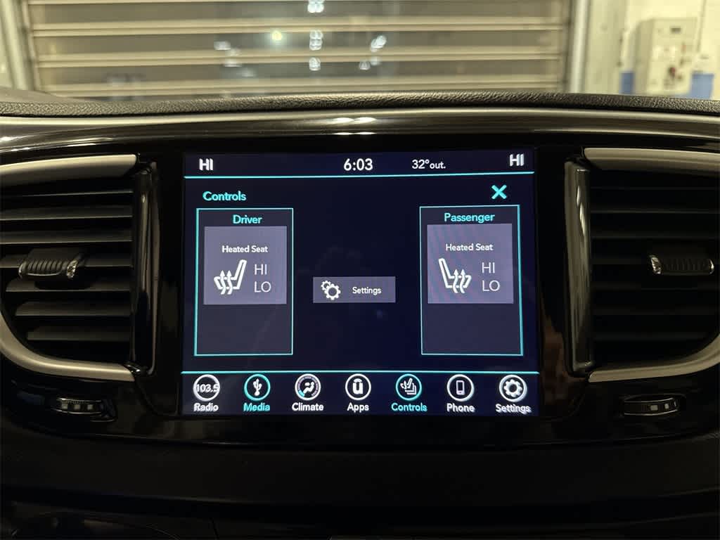 Thumbnail: 2018 Chrysler Pacifica - 32