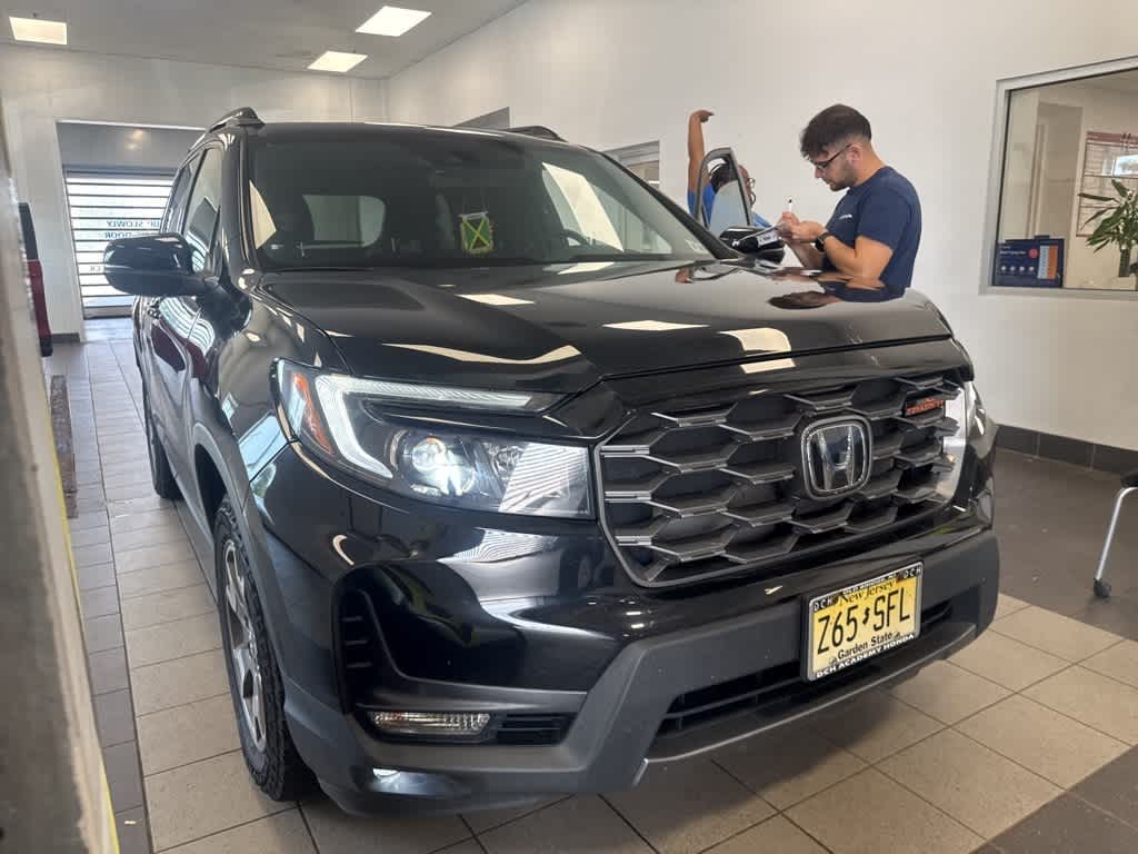 Thumbnail: 2023 Honda Passport - 3